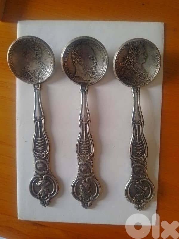 3 silver spoons with 3 different monarchies 0