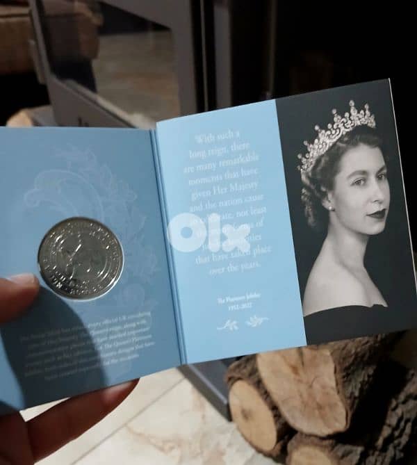 Elizabeth Medal Size  4 cm  قلادة كبيرة قياس ٤ سنتي جديدة مغلفة 1