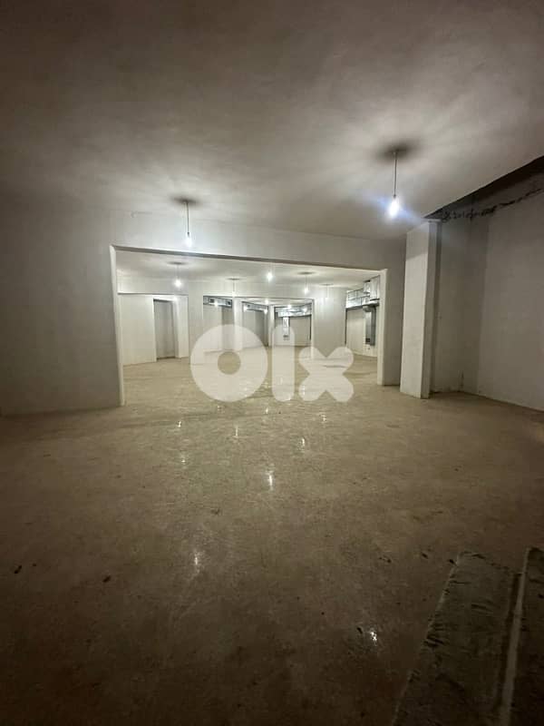 Warehouse|Garage for rent in kfarhbab 0