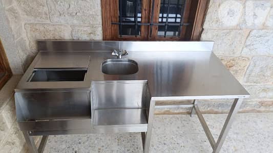 Ice Well Sation, stainless table