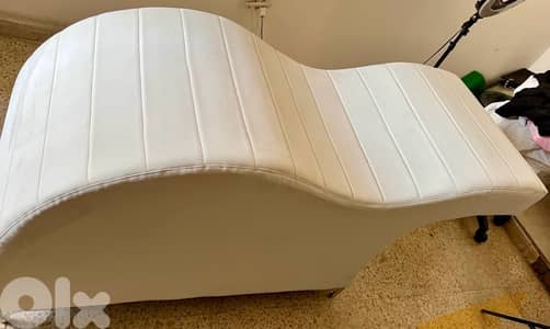 شاريو جديد لون ابيض طول ١٥٠ عرض ارتفاع ٧٥