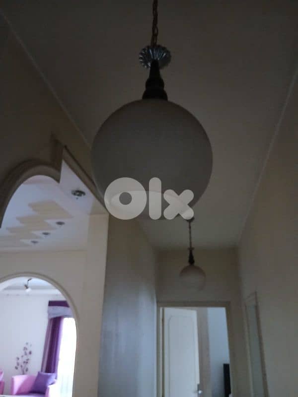 صالونان برادي  طاولة كبيرة و ٢ صغار  ثريات ولمبات 6