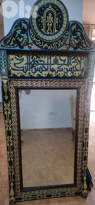 مراية انتيكا نادرة حفر يدوي ومزخرفة بأيات وصباغ نباتي قديم علو ١٨٠ سنت 2