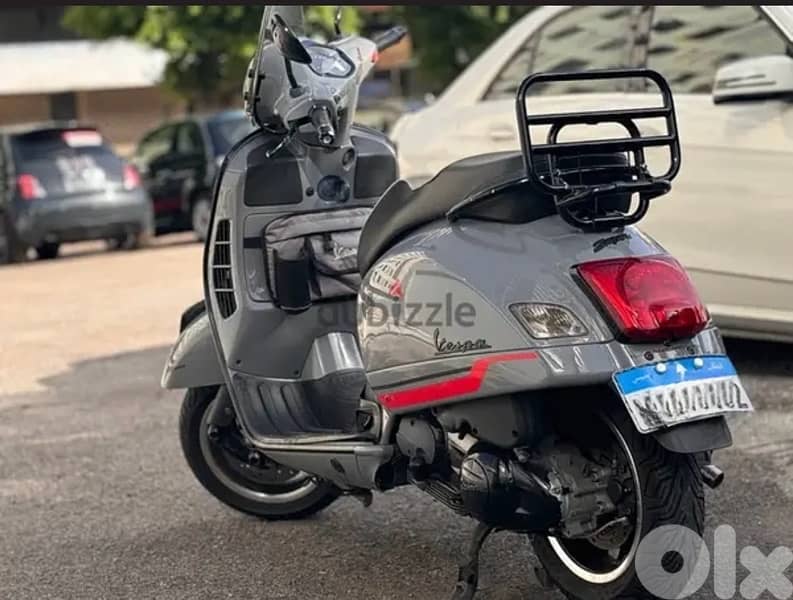 Vespa 300 gts  one owner 1