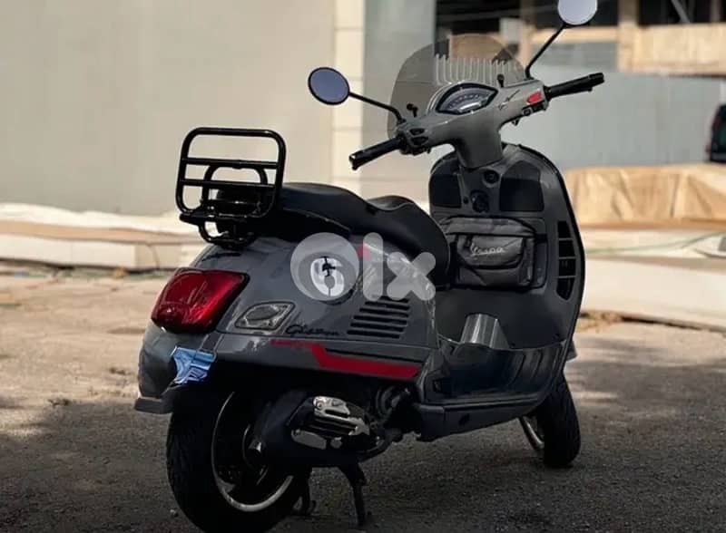 Vespa 300 gts  one owner 2
