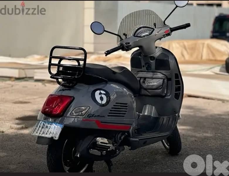 Vespa 300 gts  one owner 4