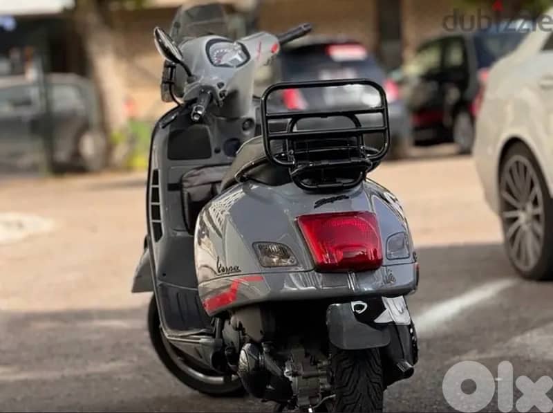 Vespa 300 gts  one owner 5