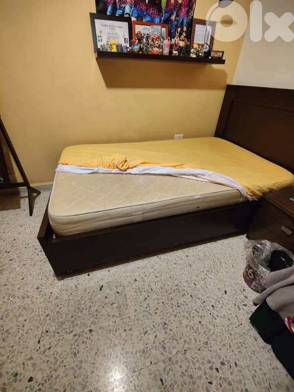 تخت مفرد ونص مع صندوق عدد٢ مع فرشات عدد ٢ 1