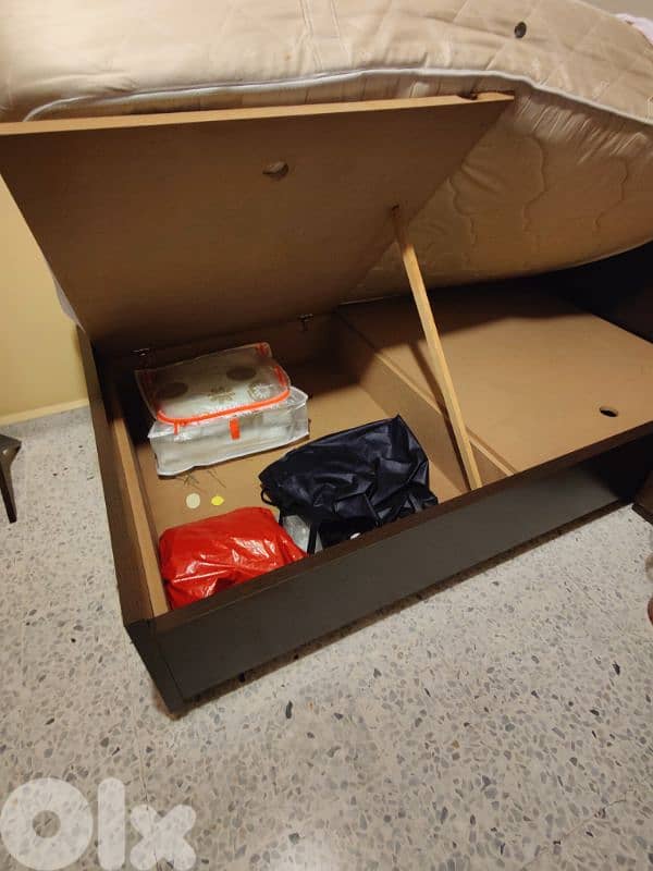 تخت مفرد ونص مع صندوق عدد٢ مع فرشات عدد ٢ 2