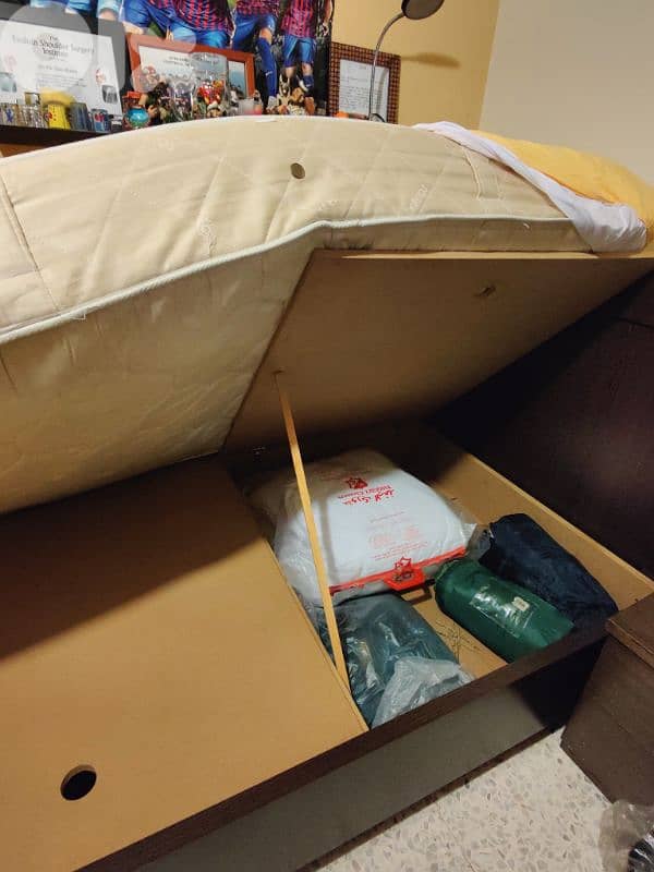 تخت مفرد ونص مع صندوق عدد٢ مع فرشات عدد ٢ 3