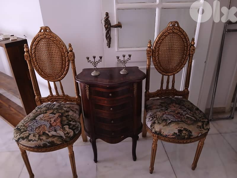 chairs and console 0