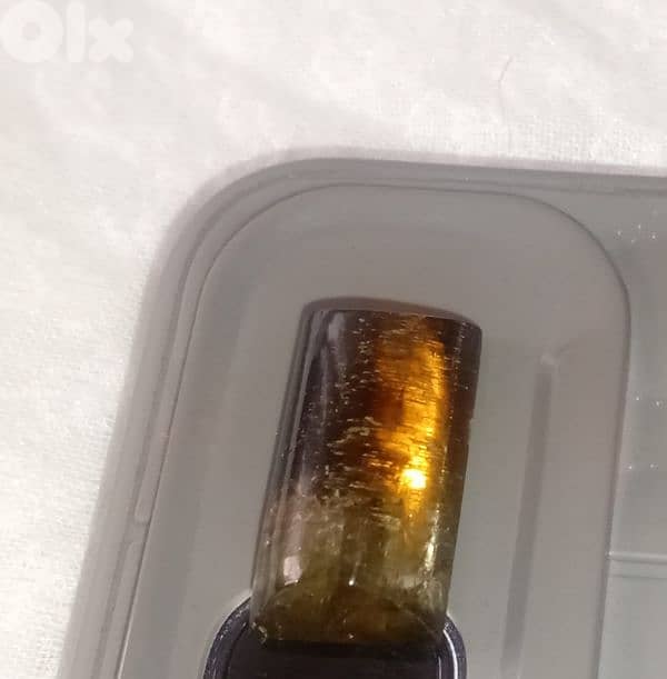 حجر تورمالين طبيعي افريقي 1