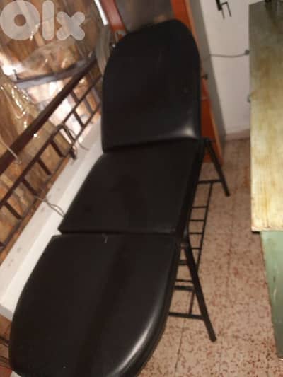 شاريه تابت وتخت متنقل شبه جديد وطاولة