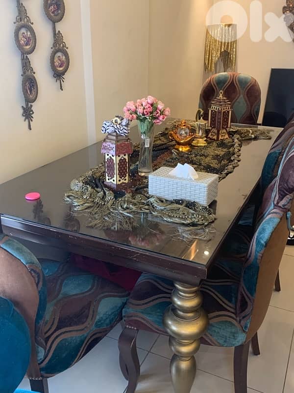 طاولة سفره ٦ كراسي 0