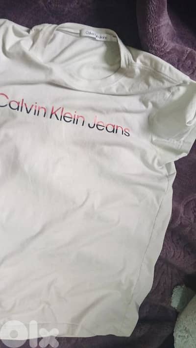 CK t-shirt imported size L likra hayde y3ne btlabes azghr