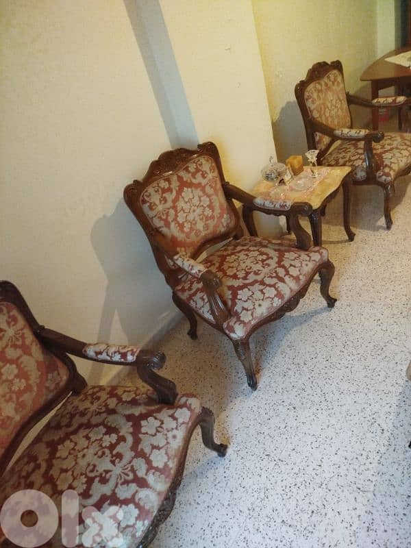 صالون كامل مع ٣ طاولات 1