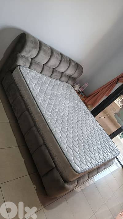 Queen Size Bed with Mattress – Used Only 1 Month (Like New!)