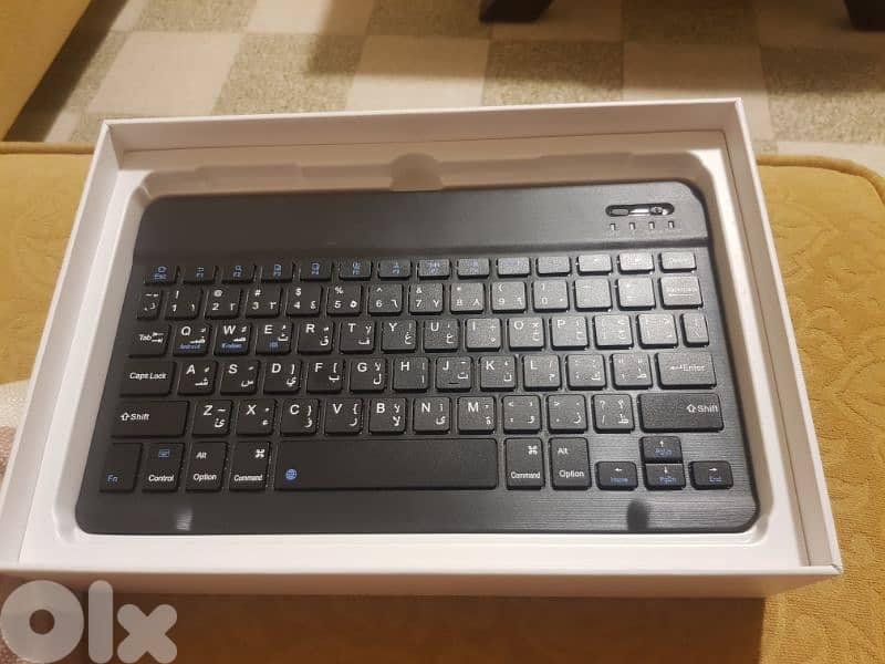 NEW TABLET 512 GEGA STORAGE MA3 KEYBOARD W ALAM تابلت شركة مع كيبورد و 2