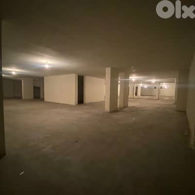 Very clean warehouse for rent in Jdeideh prime location