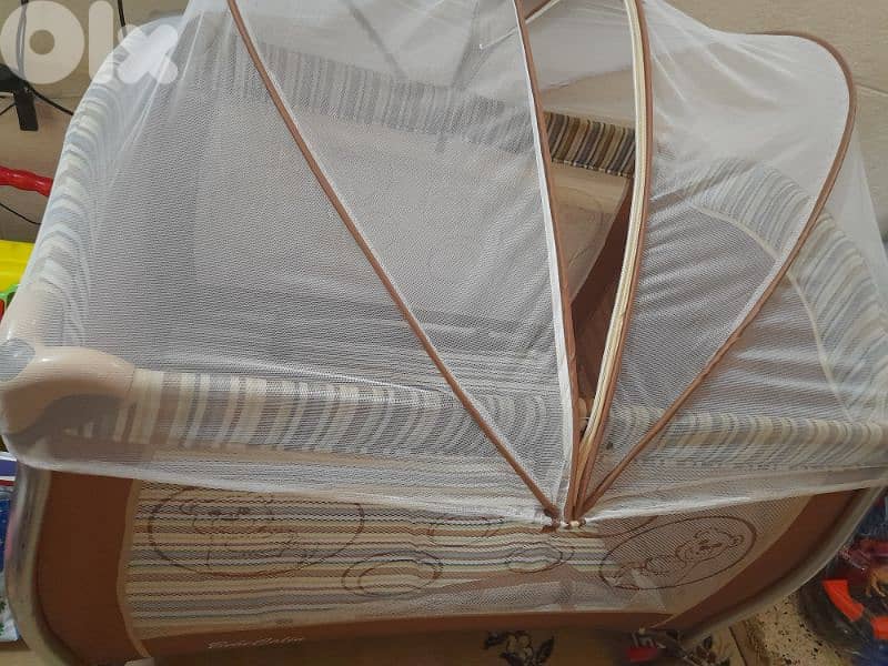 سرير مع كرسي 2