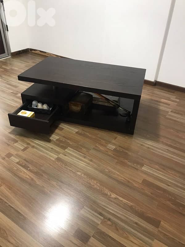 middle table living room 0