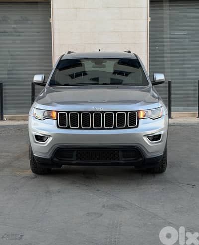 Jeep Grand Cherokee 2018 Clean Carfax Low mileage 4 new tires