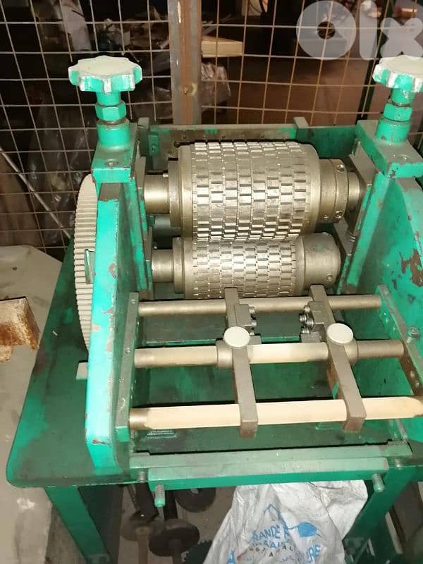 معمل كامل لصناعة الرادياتورات للبيع 4