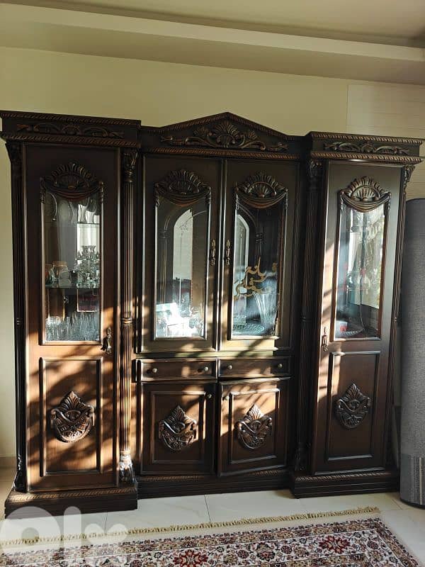 Collection Wooden Carved Viterine - Closet 0