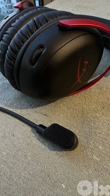 HyperX Cloud III Wireless Gaming Headset (Black/Red) 2