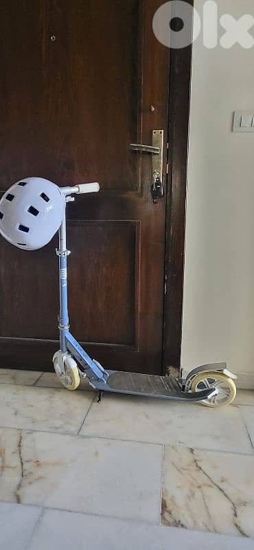 Dekatlon scooter + Helmet 0
