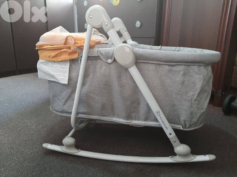 baby crib/ rocker 3