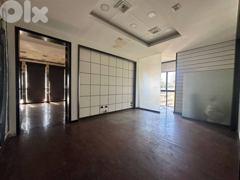 Office for rent in Hamraمكتب للإيجار في الحمرا 0
