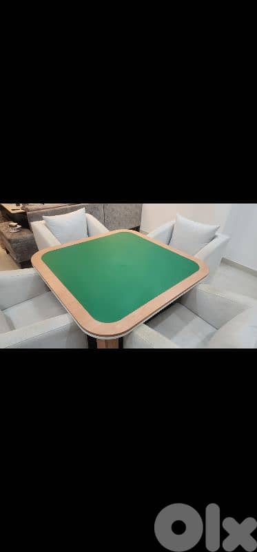 table with 4 chairs 0