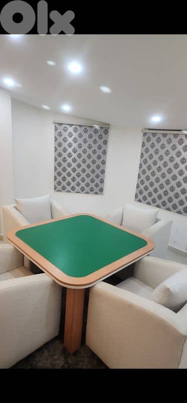 table with 4 chairs 1