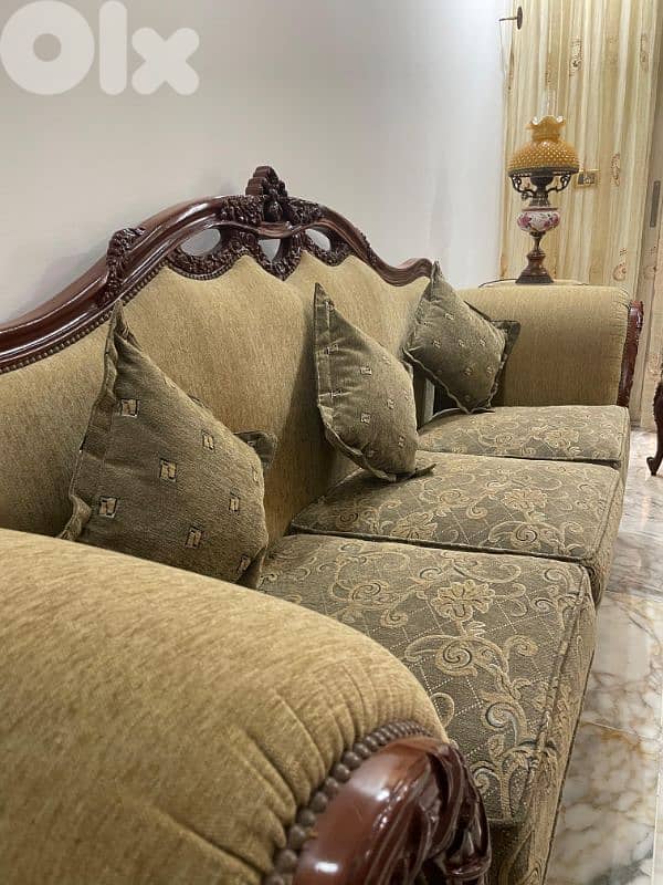 صالون كلاسيكي خشب محفور – 6 قطع بحالة ممتازة 4