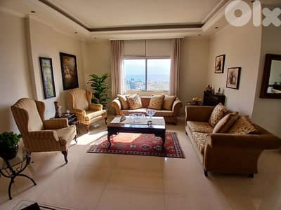 صالون كامل مع طاولة فخمة للوسط