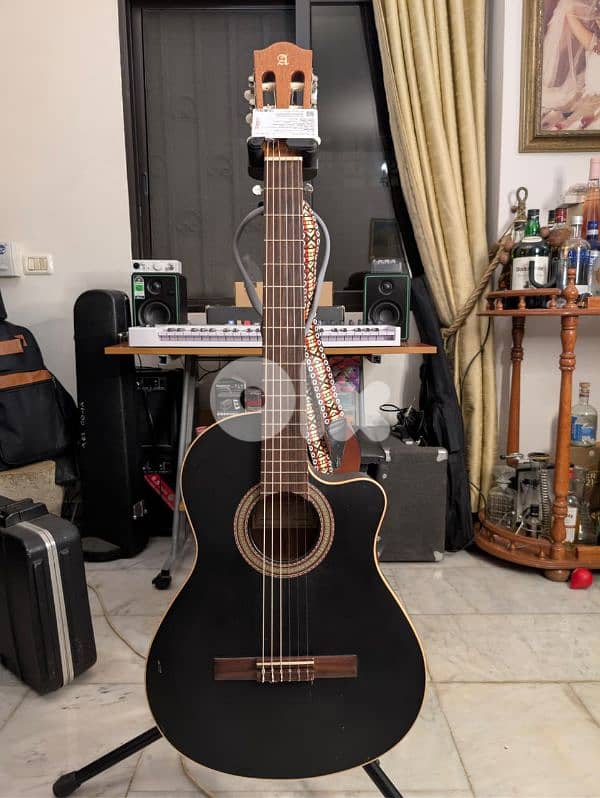 Alhambra Electro classical guitar 0