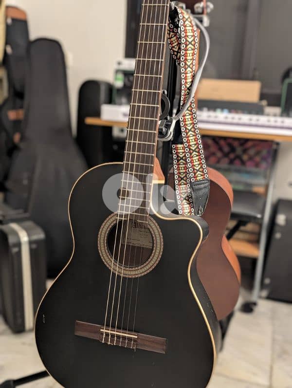 Alhambra Electro classical guitar 9