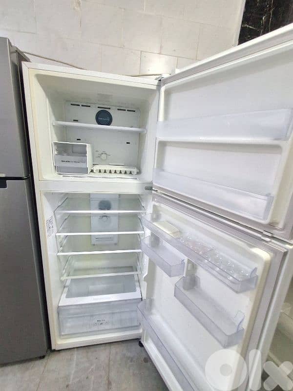 عرض على 3 قطع اساسيه. بحاله الجديد. بسعر 600 $ فقط 1