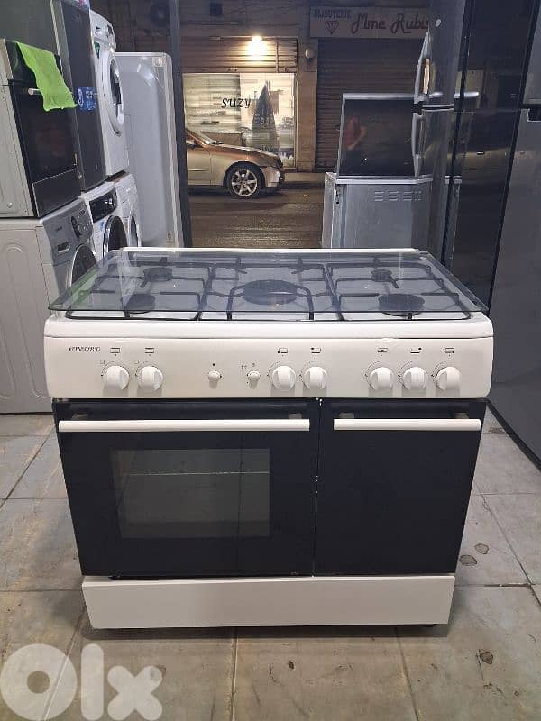 عرض على 3 قطع اساسيه. بحاله الجديد. بسعر 600 $ فقط 6