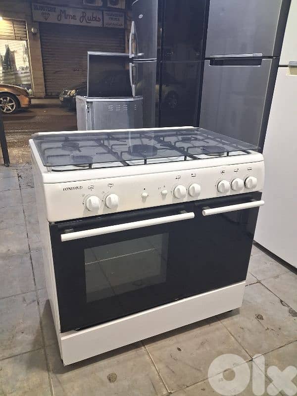 عرض على 3 قطع اساسيه. بحاله الجديد. بسعر 600 $ فقط 7