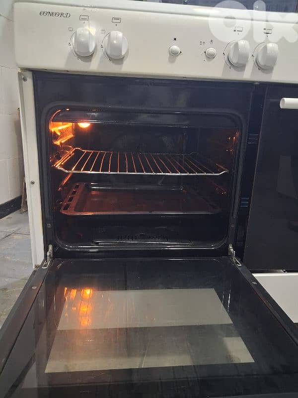 عرض على 3 قطع اساسيه. بحاله الجديد. بسعر 600 $ فقط 9