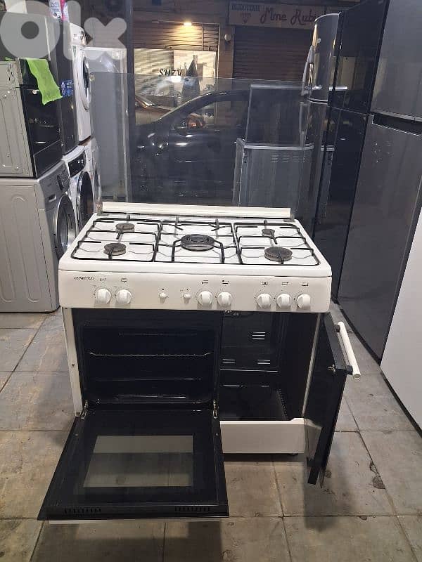 عرض على 3 قطع اساسيه. بحاله الجديد. بسعر 600 $ فقط 10