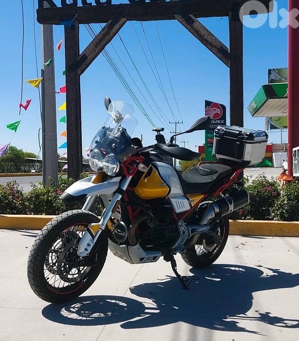 Moto Guzzi V85TT touring adventure 2019 0