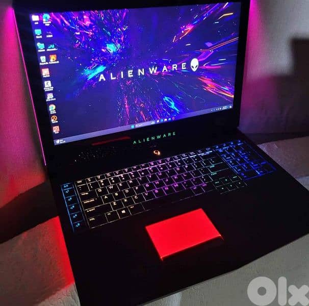 Alienware 17R5 1080 17" gaming beast 0