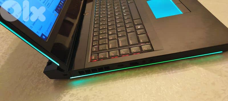 Alienware 17R5 1080 17" gaming beast 1