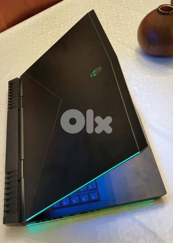 Alienware 17R5 1080 17" gaming beast 2