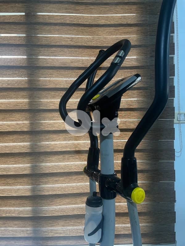 Heavy duty electric Elliptical 3