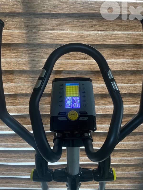 Heavy duty electric Elliptical 7