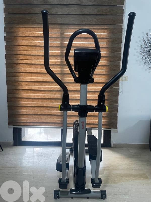 Heavy duty electric Elliptical 11